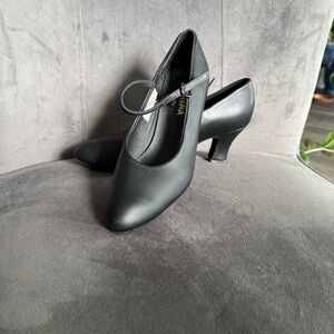 Woman’s character shoe size 9